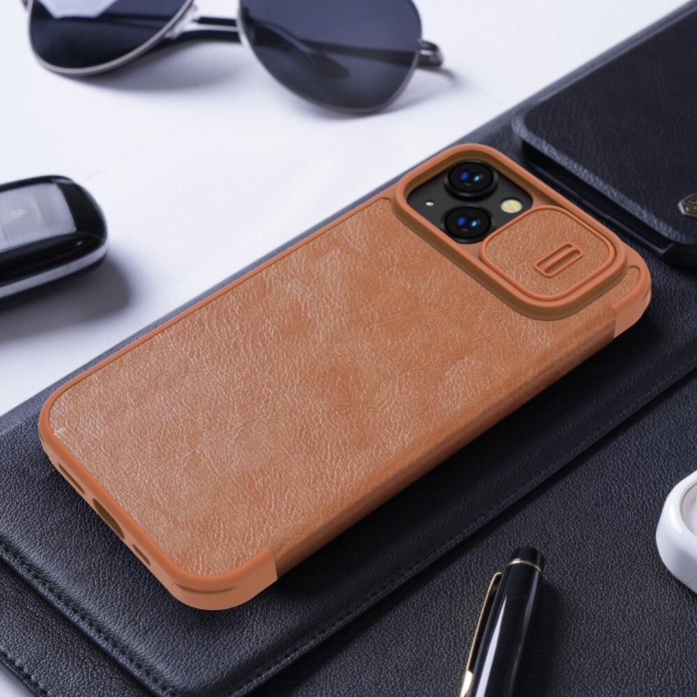 Etui Qin Pro CamShield iPhone 14 Brown